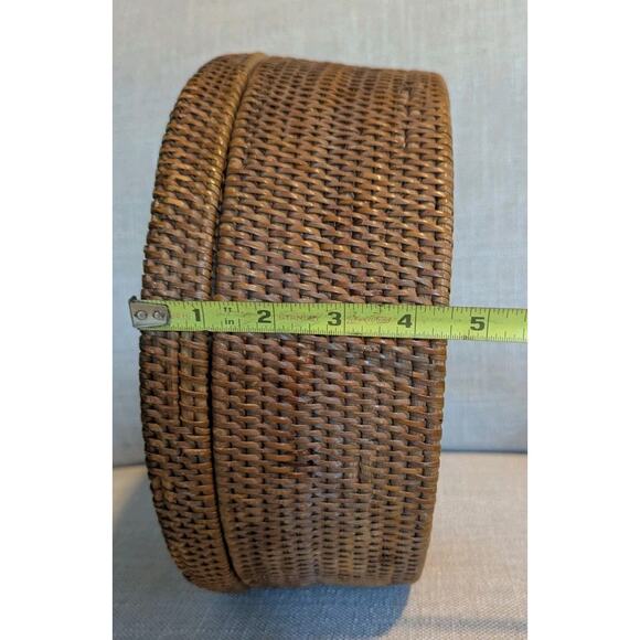 Vintage Woven Wicker Round Sewing Basket with Painted Lid 11.5" Diameter - Picture 14 of 14